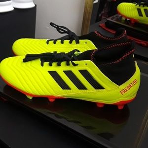 Soccer shoes